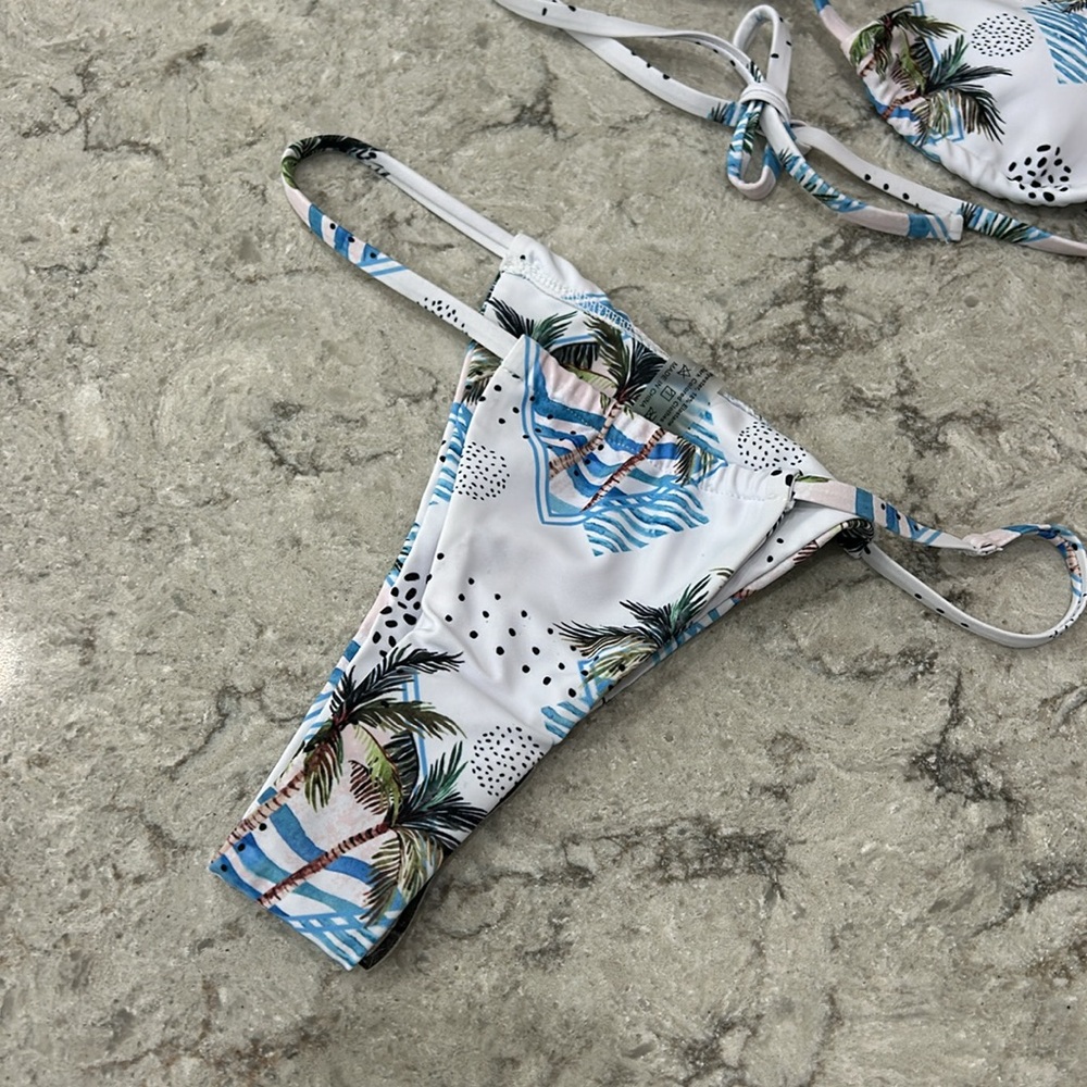 NWOT Triangle Bikini 👙 - Picture 3 of 4
